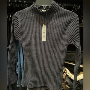 Zara Girls Black Ribbed Knit Top wSubtle Black Metallic Stars Stitched Front 8